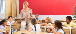 Studenti in aula durante un'attività di benessere e prevenzione per la salute mentale a scuola